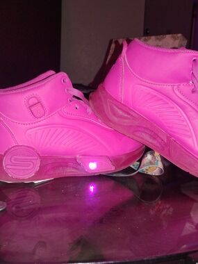 Skechers Girls' Sz 3 Bright Pink Light-Up High-Top Sneakers